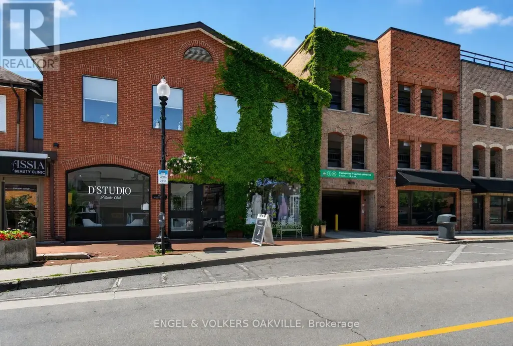 106 Reynolds Street, Oakville (OO Old Oakville)